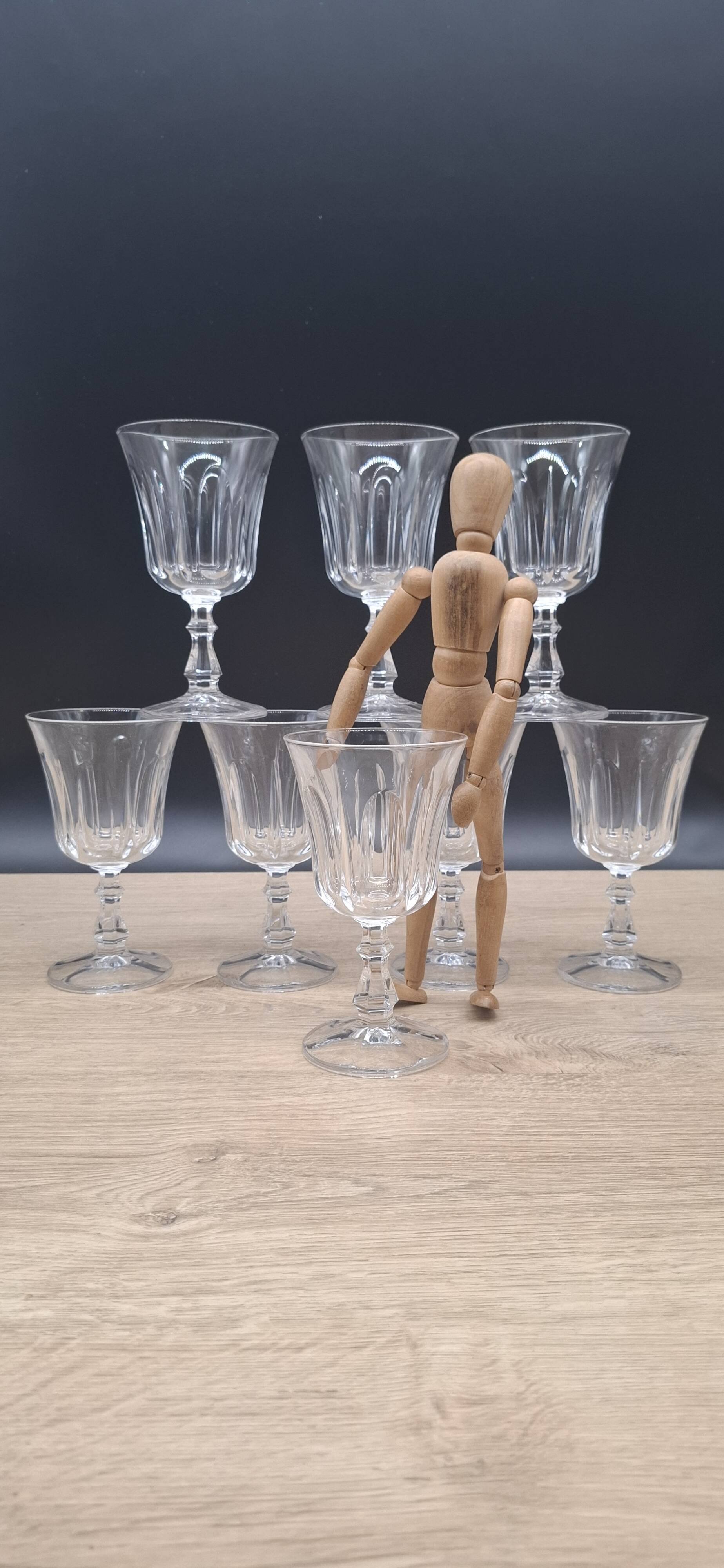 Set of 8 large Baccarat Lauzun crystal wine glasses
