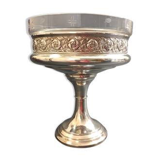 Silver metal refresher and engraved glass cut