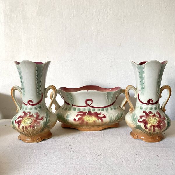 Vases en barbotine art nouveau, ancienne garniture de cheminée