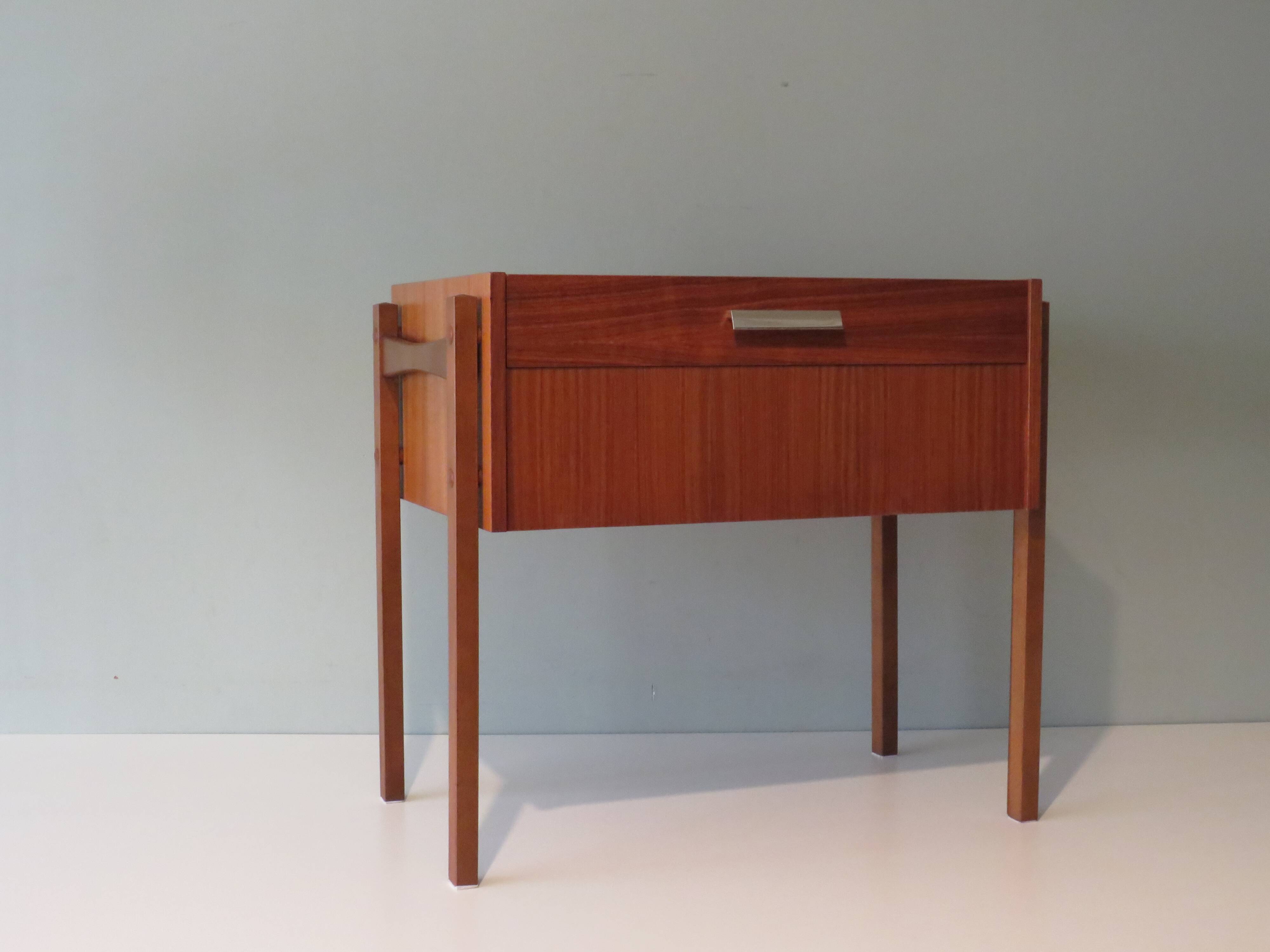 Meuble à couture vintage, Scandinavie 1970