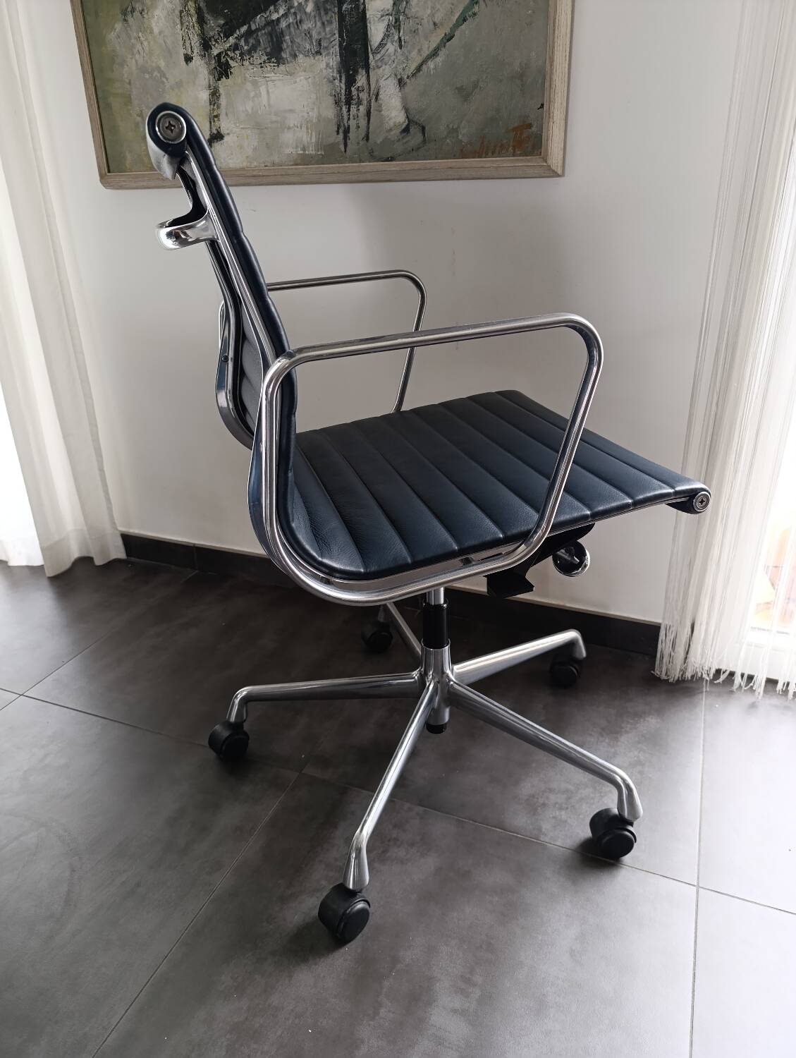 EA117 armchair Vitra