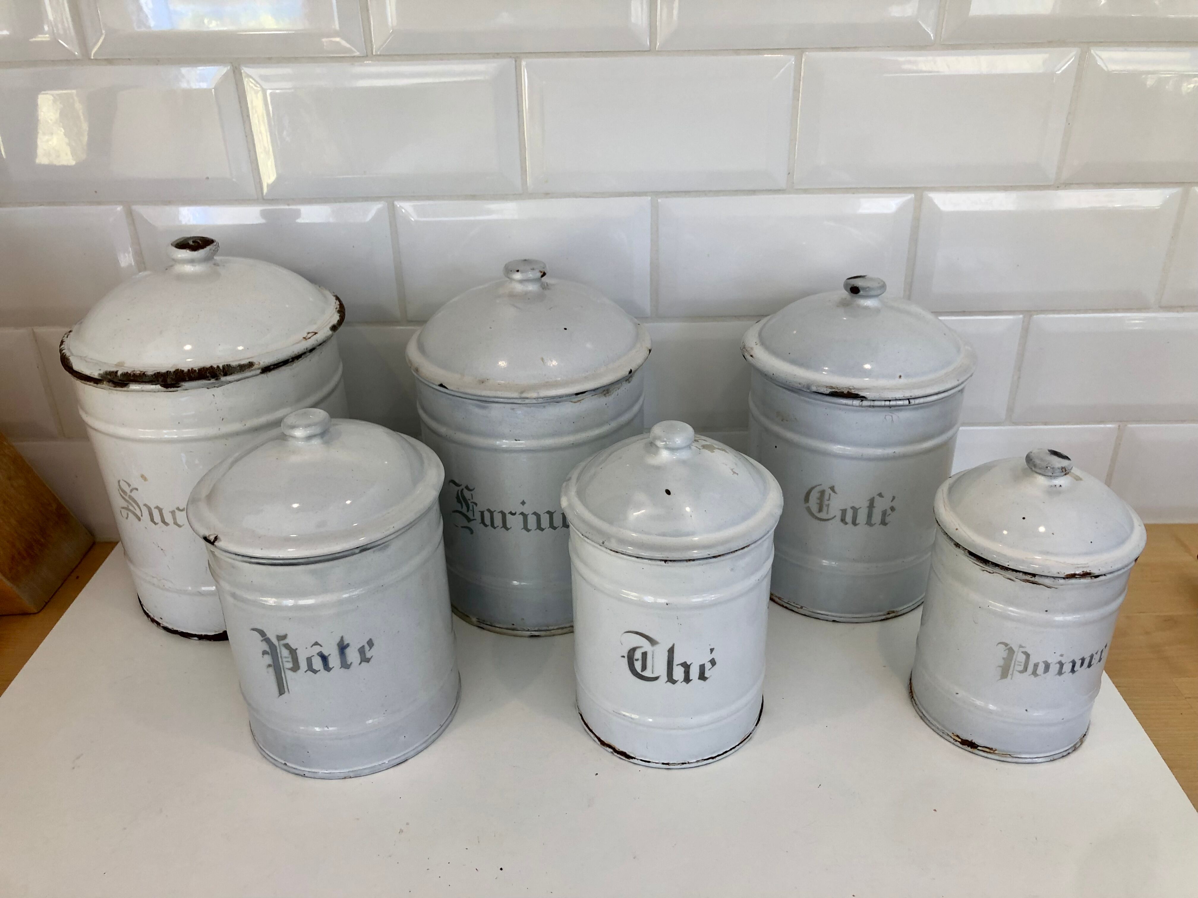 Enamelled iron kitchen pots