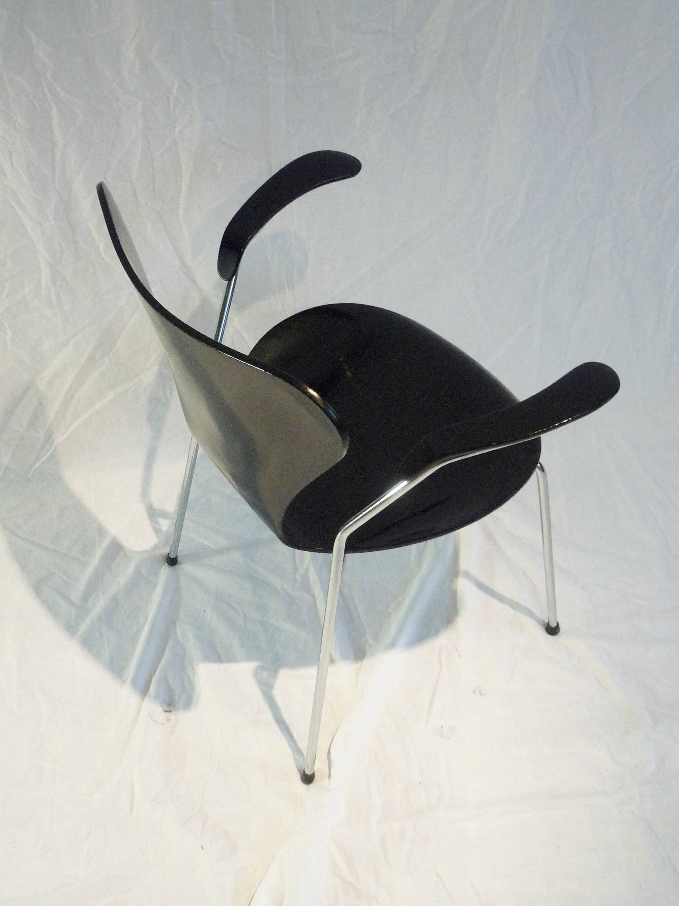 Armchair Mod. 3207 Arne Jacobsen