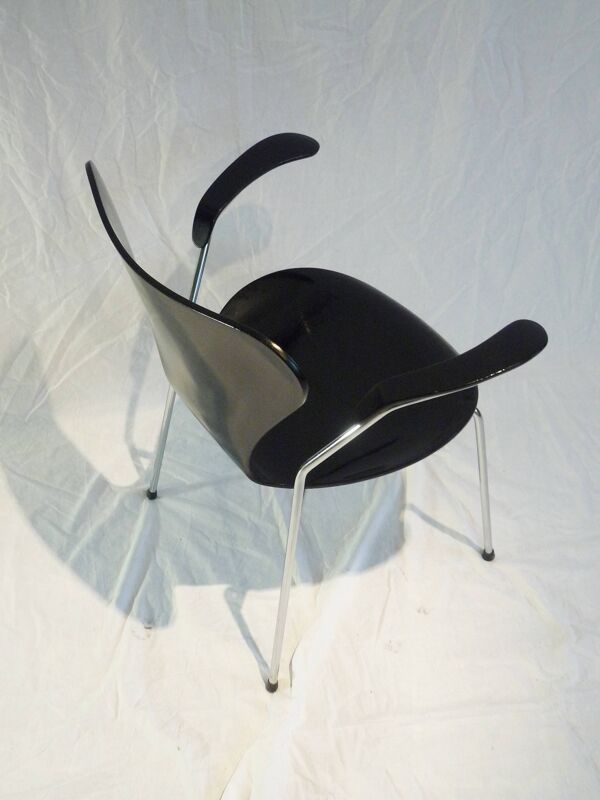 Chaise à accoudoirs Mod.  3207  Arne Jacobsen