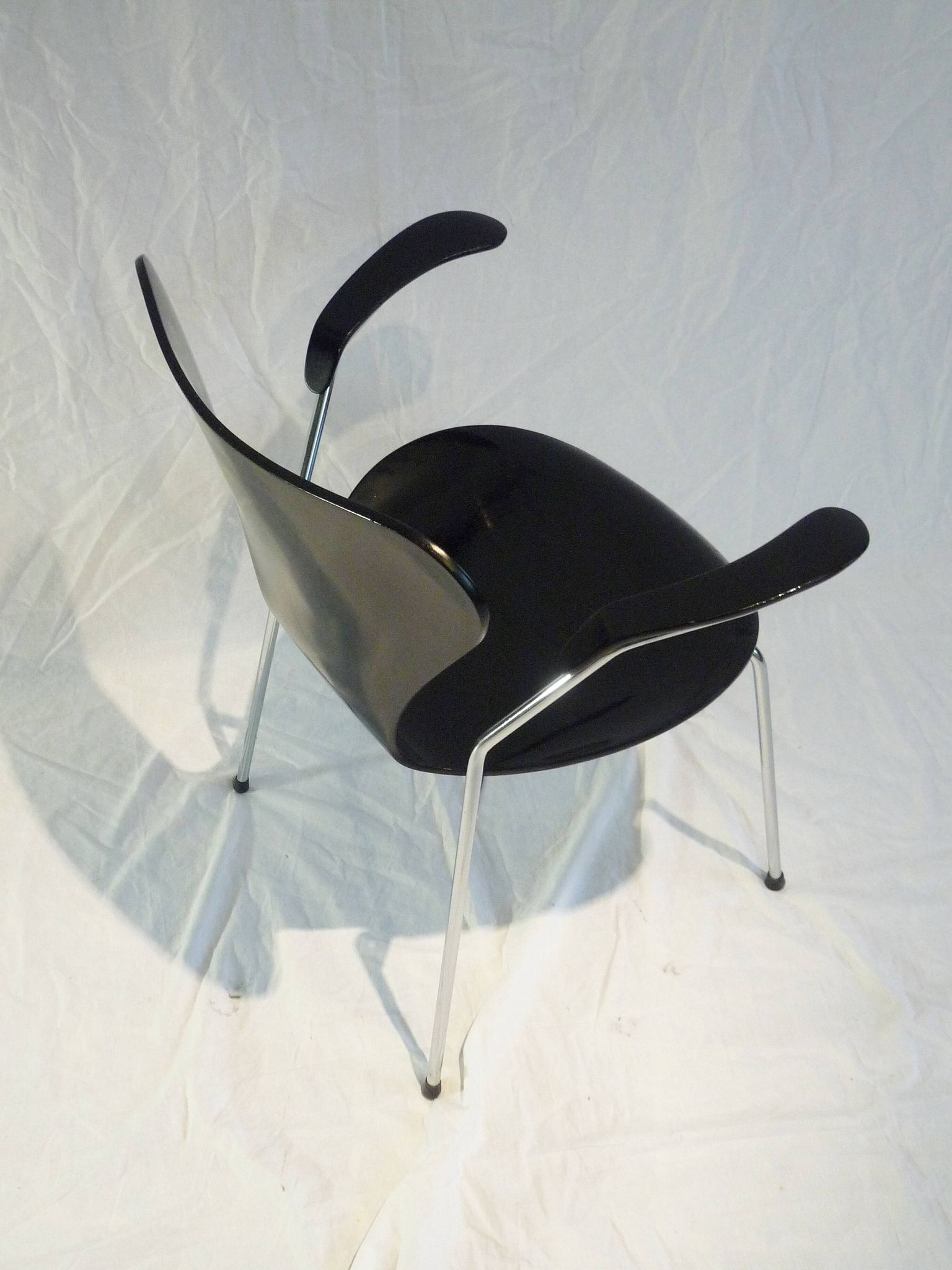 Chaise à accoudoirs Mod.  3207  Arne Jacobsen