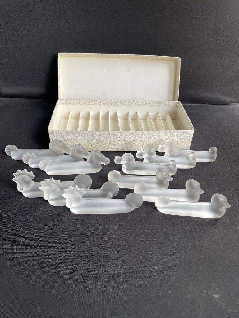 12 zoomorphic knife holders in satin crystal Vannes le Châtel XXth