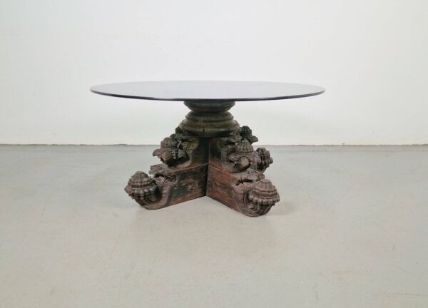 Table basse en bois dur et en verre sculptée à la main anglo-indienne, années 1890.