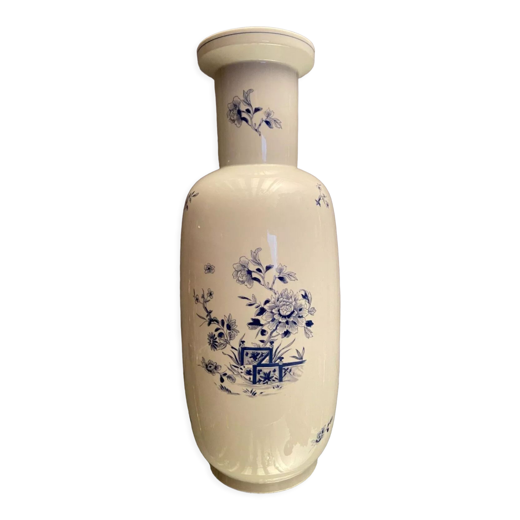 Vase with Far Eastern porcelain decoration from Portugal Vista Alegre