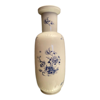 Vase with Far Eastern porcelain decoration from Portugal Vista Alegre