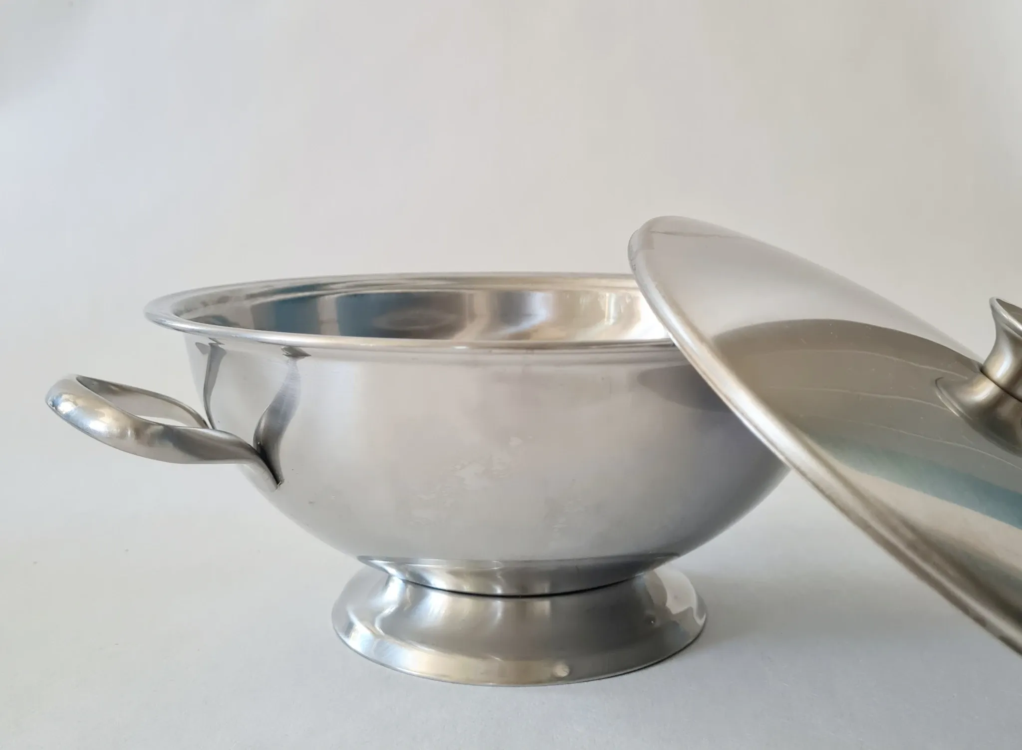 Soup tureen / covered vegetable dish stainless steel 18-8 – Guy Degrenne