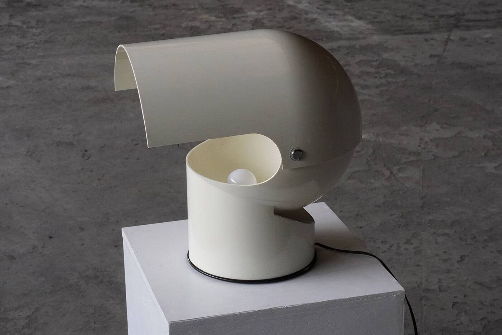 Large “Pileo Mezzo” table lamp by Gae Aulenti for Artemide, Italy 1970s