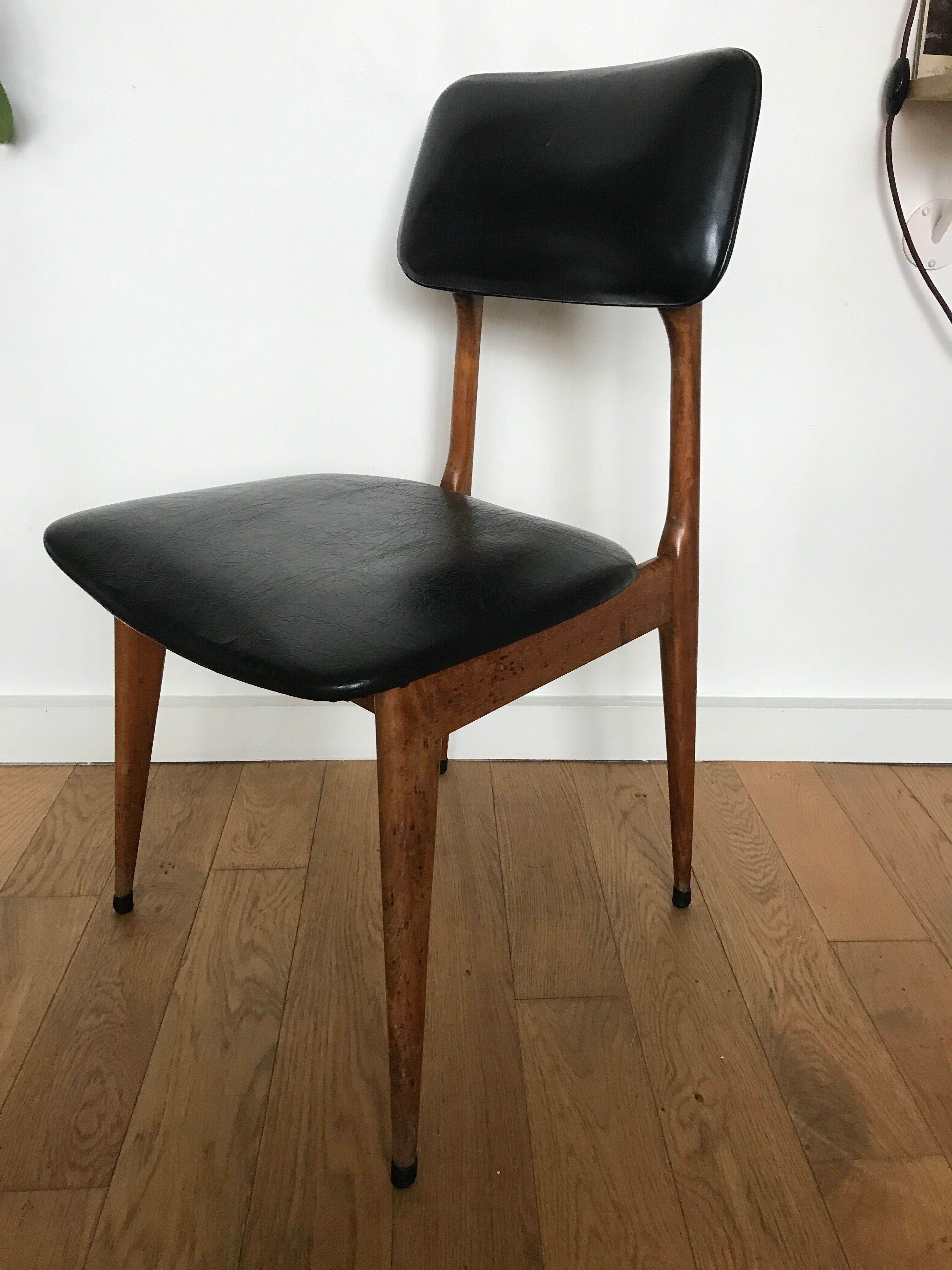 Chair in wood and leatherette