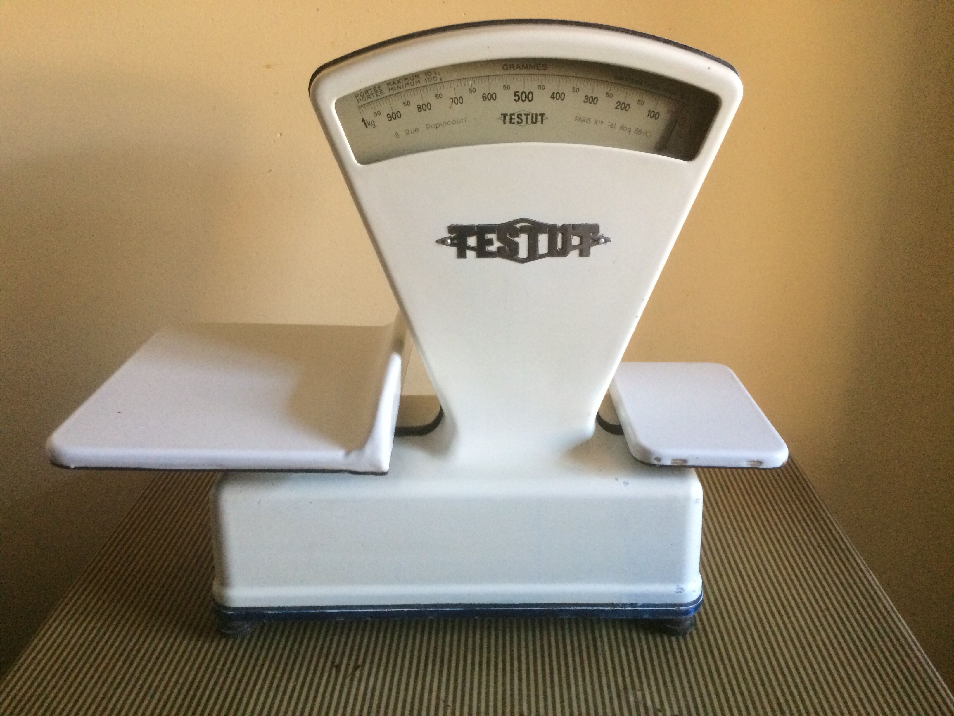 Testut grocer's scale