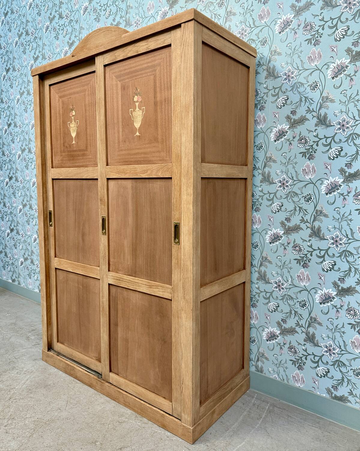 Large Art Deco wardrobe with sliding doors (renovated)