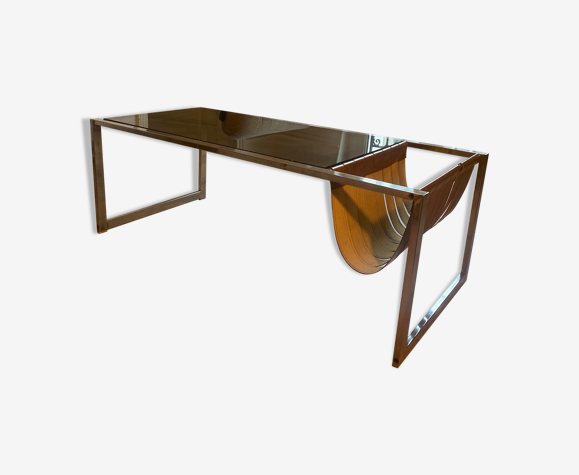 Table basse inox et verre avec porte revu à lanières similicuir design 1970