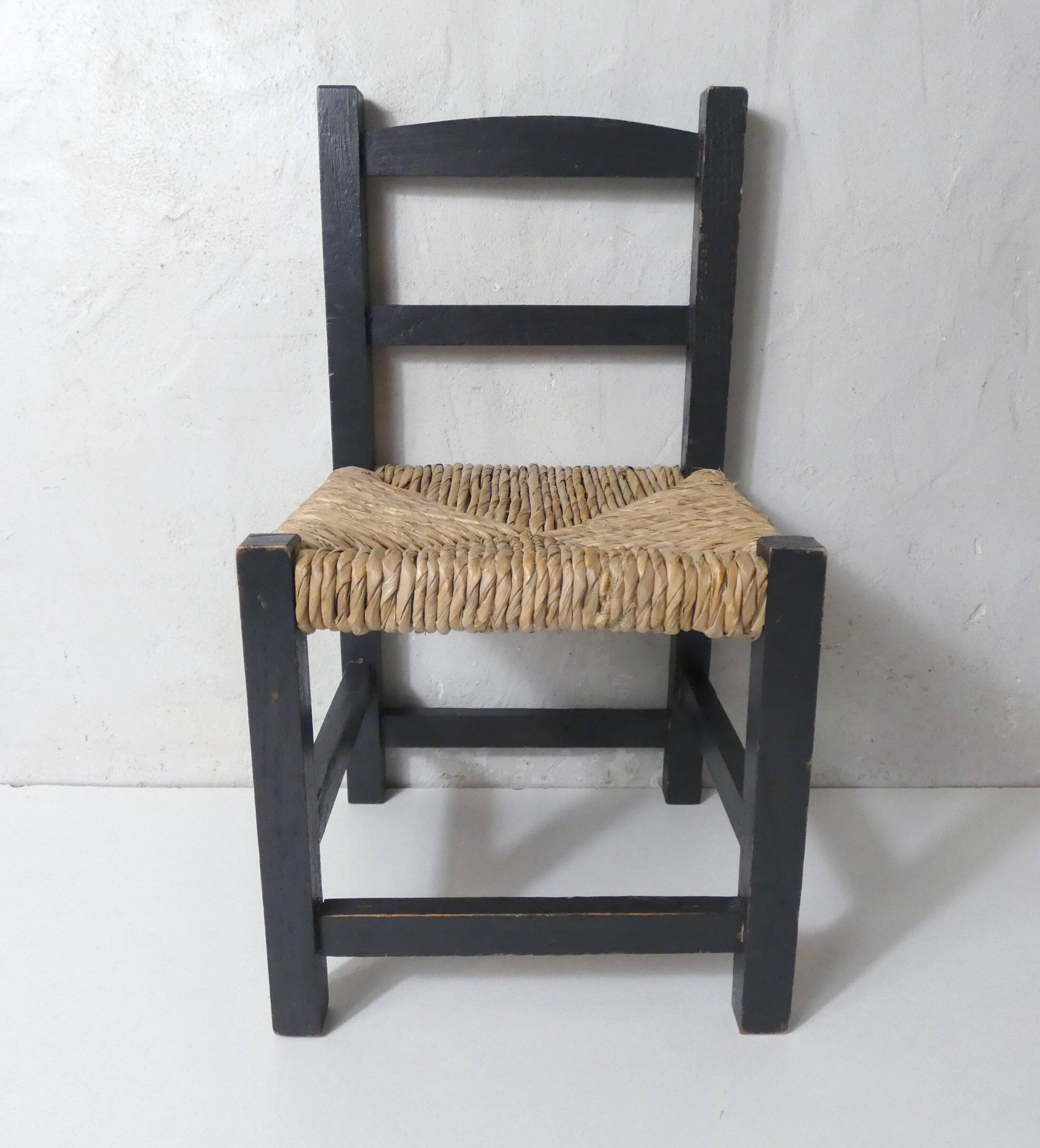Ancienne petite chaise paillée pour enfant