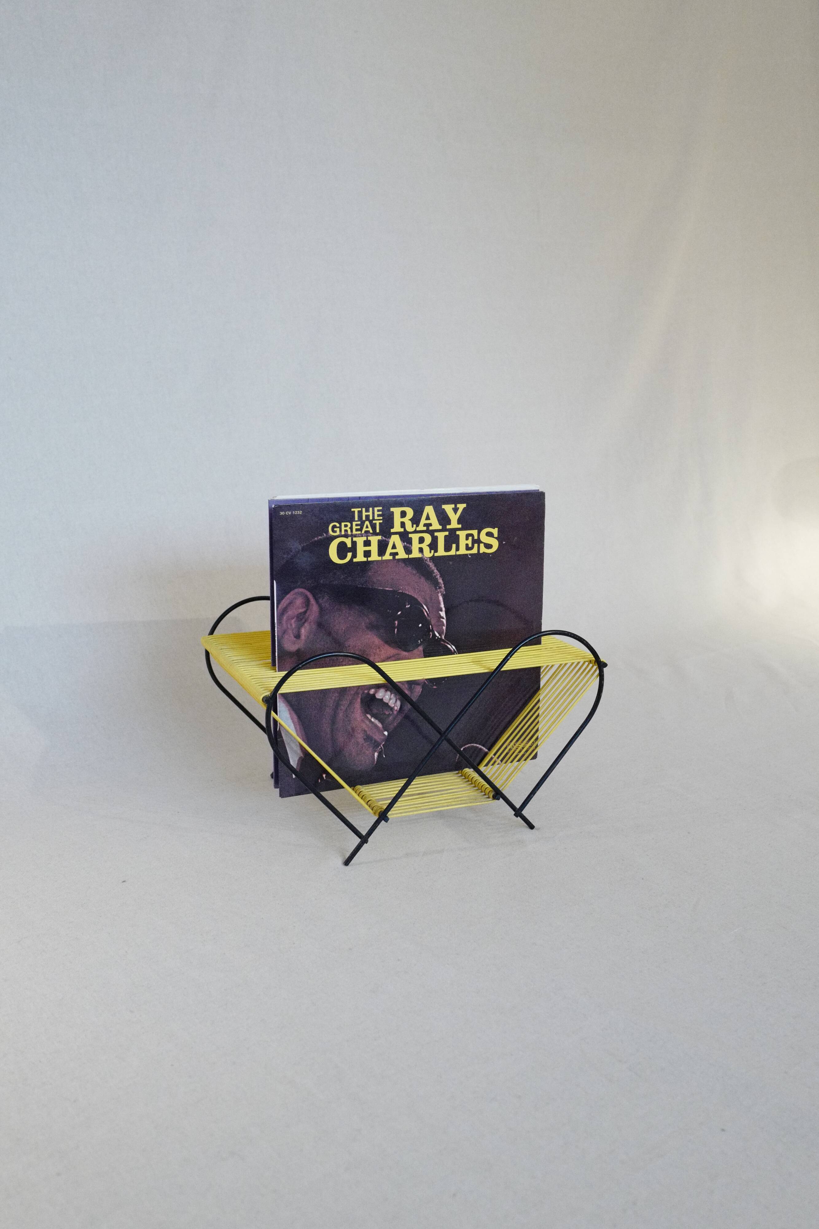 Scoubidou vinyl door