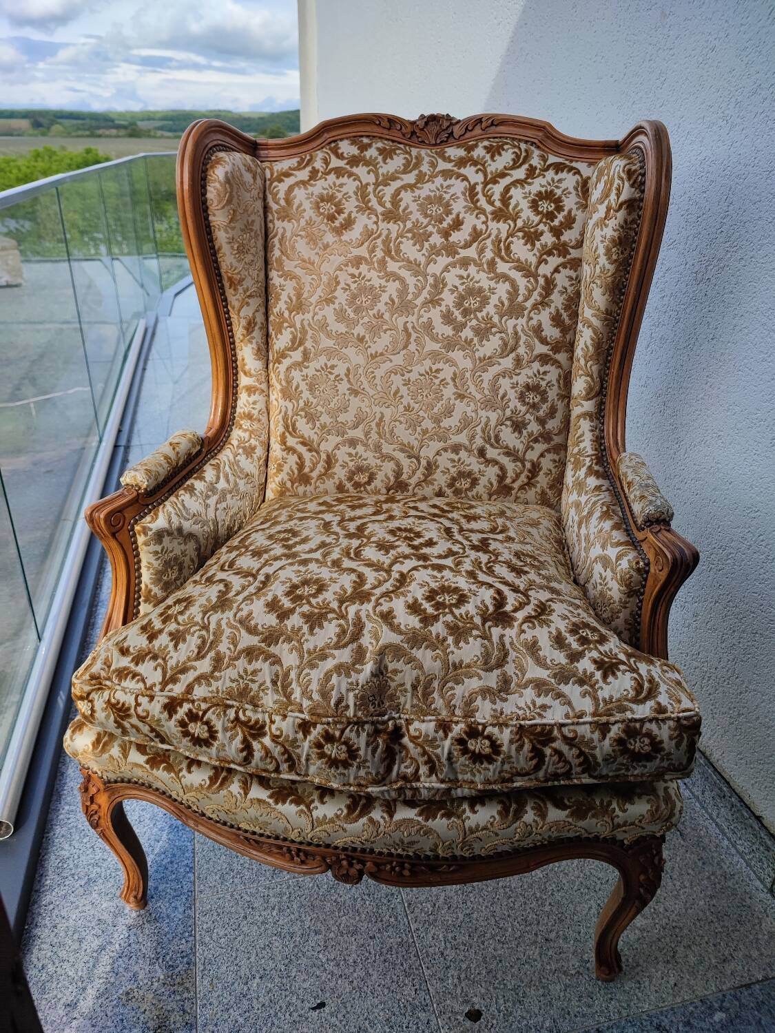 Large shepherdess with ears