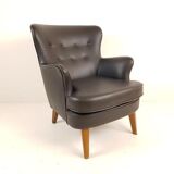 Armchair Artifort model Theo Ruth black leather skaï