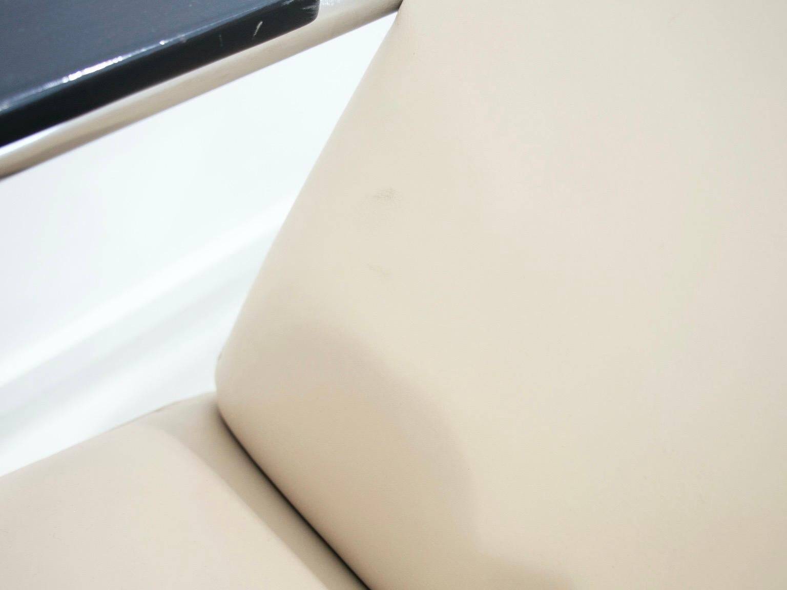 Pair of beige leather and tubular steel armchairs.