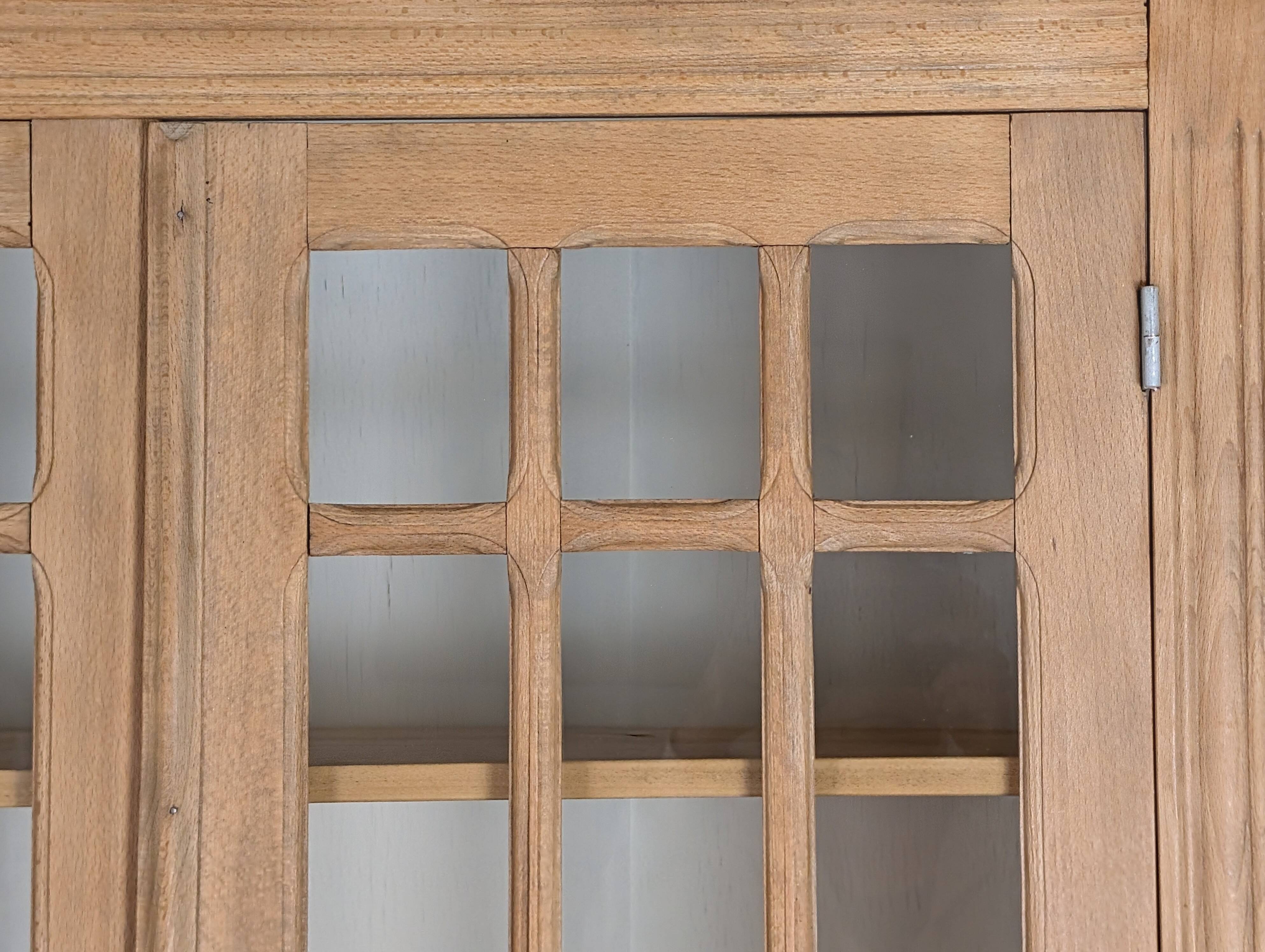 Armoire parisienne vitrée
