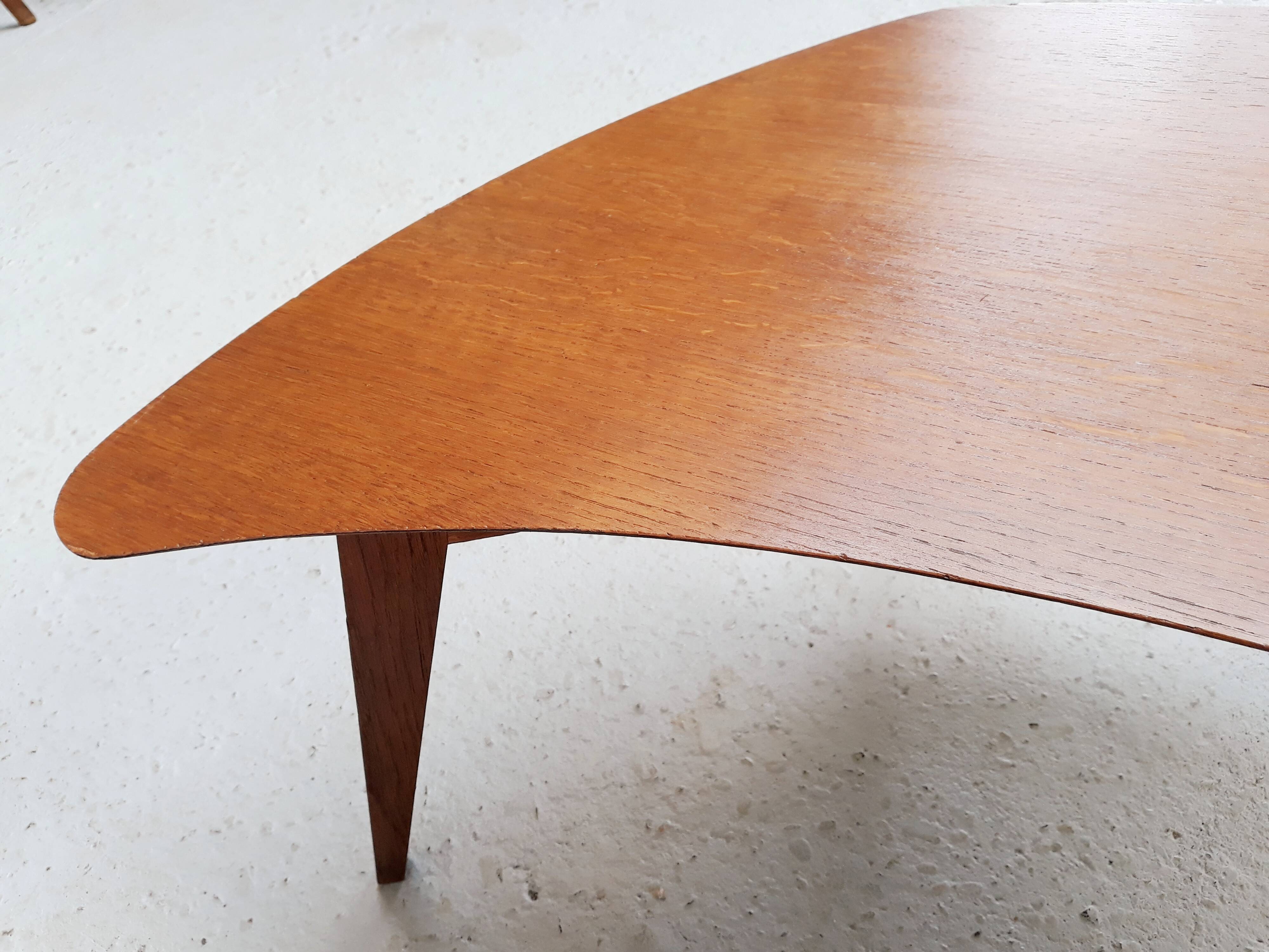 Table basse vintage haricot