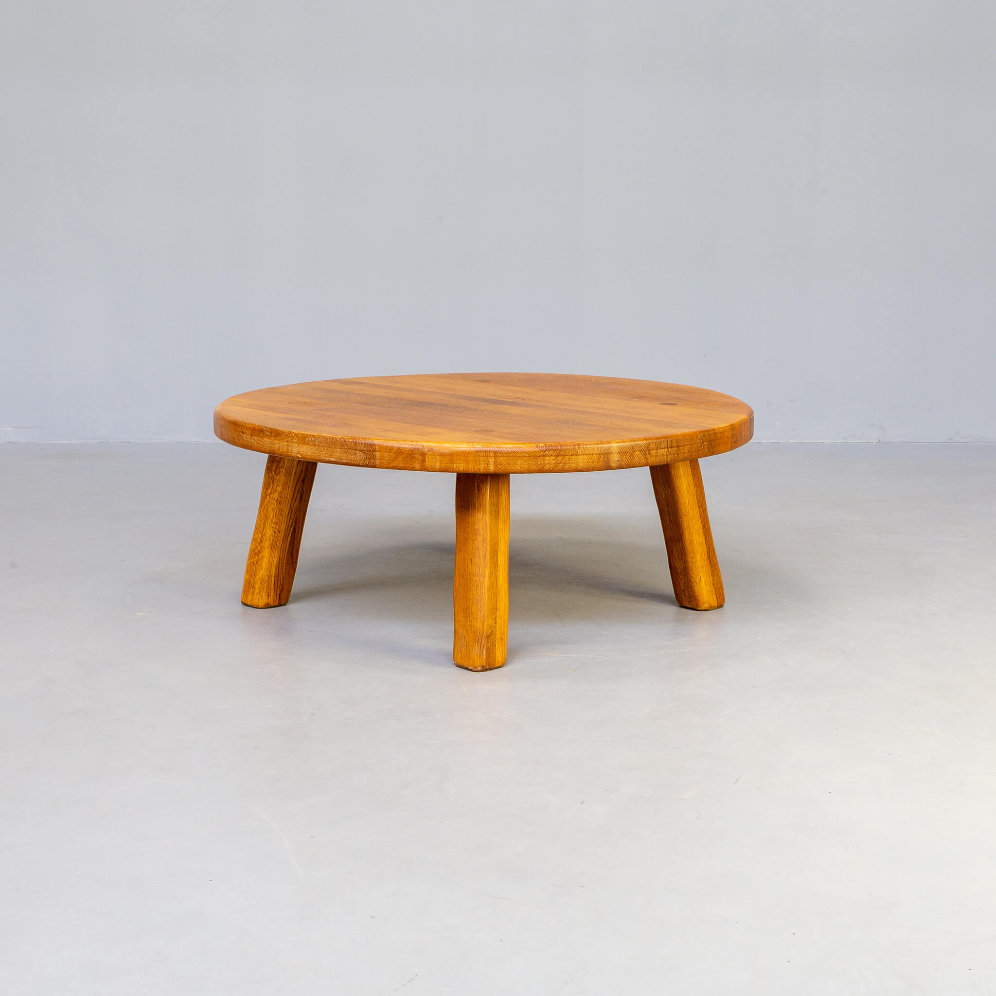 60s Massive Oak round coffee table for de Puydt
