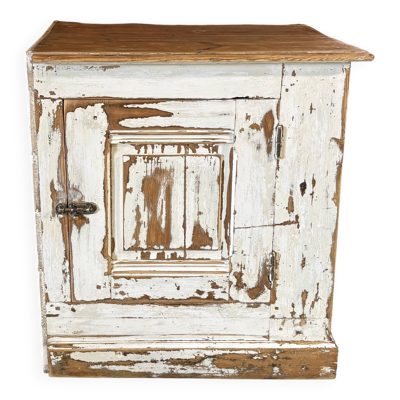 Buffet ancien patiné – esprit campagne chic – Patine blanche effet chaulé