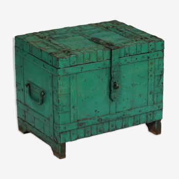 Chest old green metal and wood old teak piece and patina of origin india