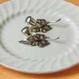 Set of a salt shaker and a pepper shaker in silver-plated metal, ENPS, England.