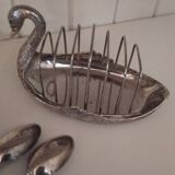 Service a toast with 6 silver-plated spoons.