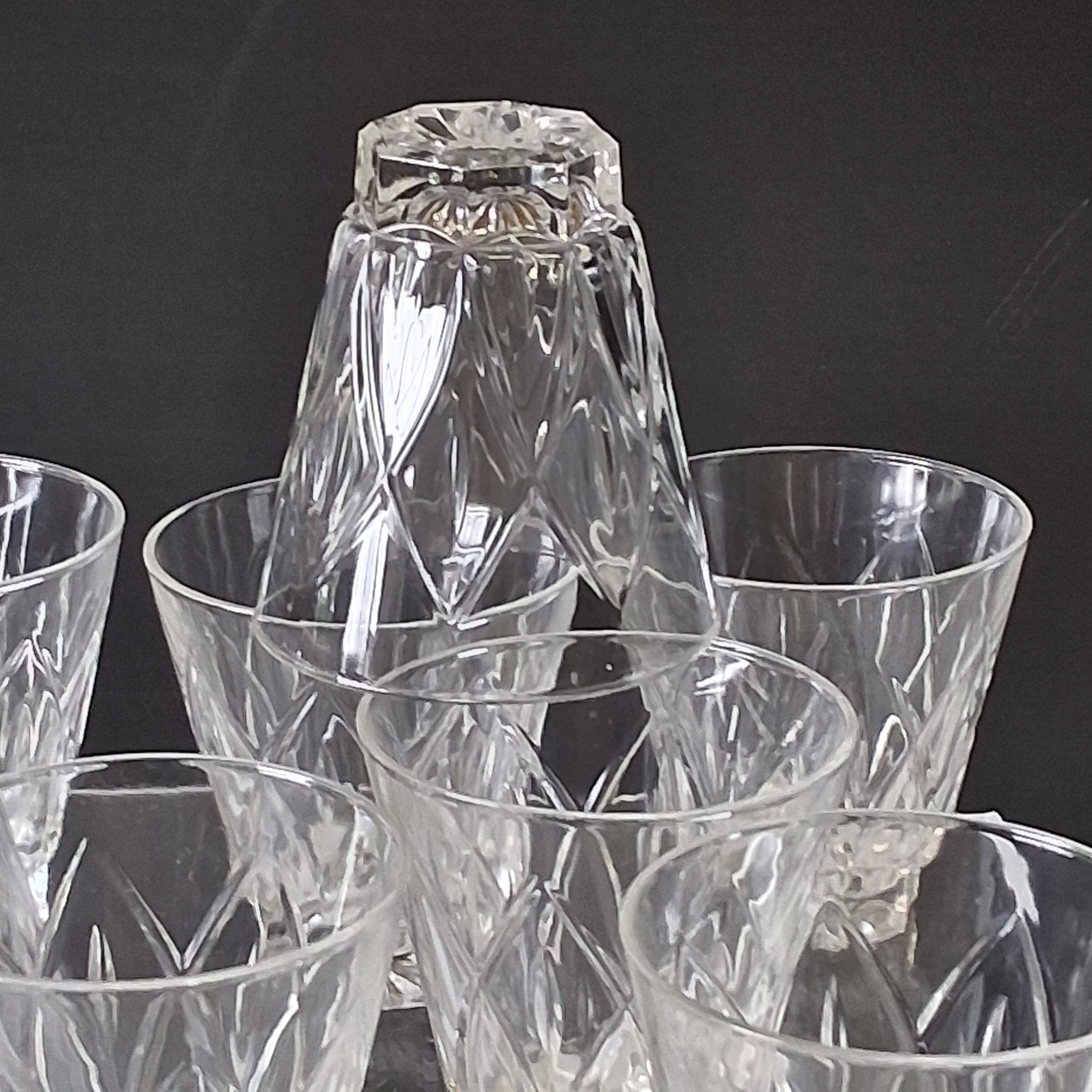 Set of 8 vintage water or digestif glasses in good condition.