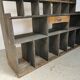 Meuble de métier à casiers bibliothèque