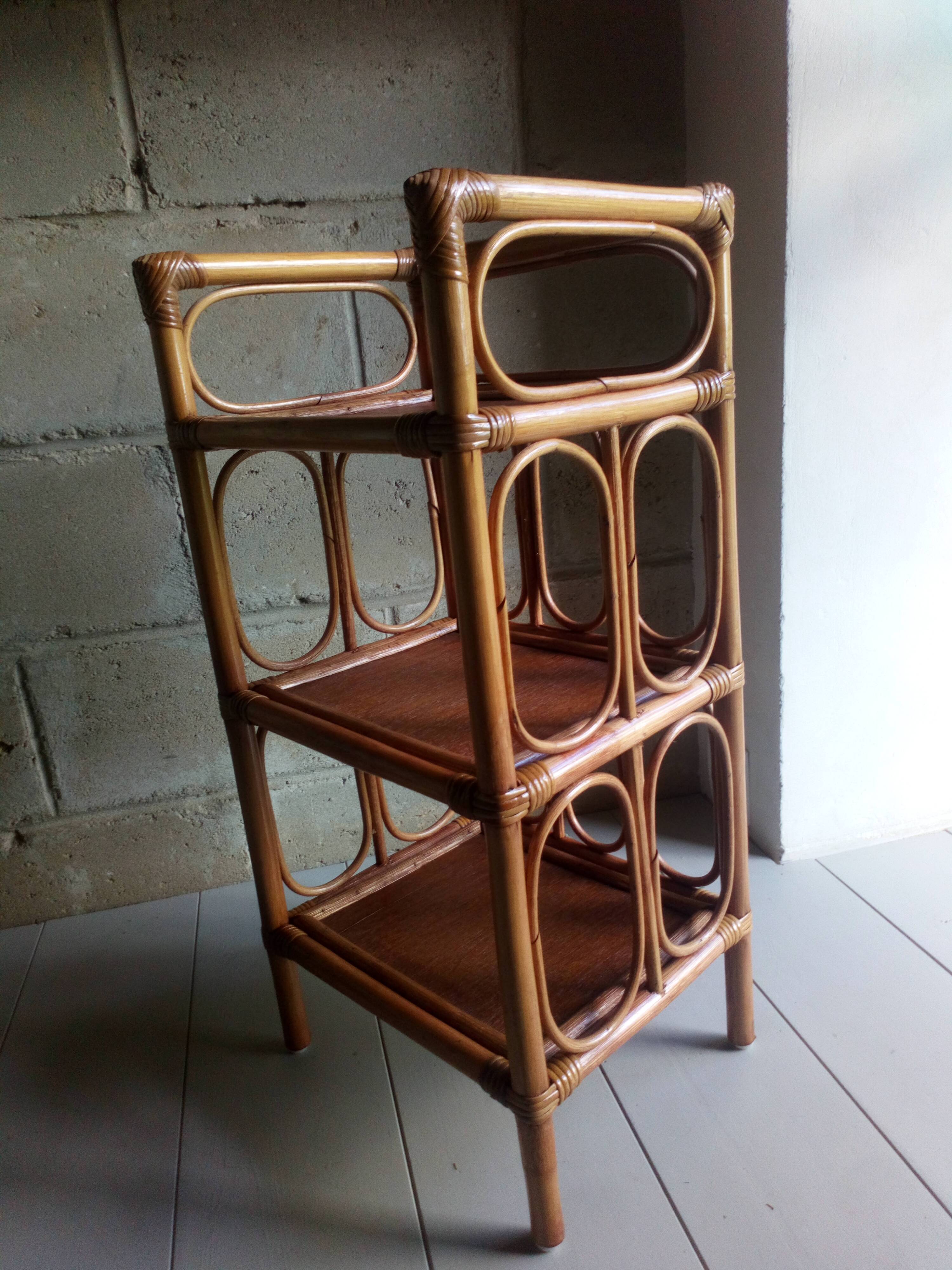 Shelf selette on wooden feet and vintage rattan