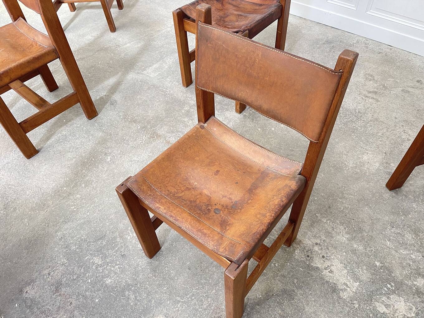 Set of 6 Maison Regain chairs in leather and elm