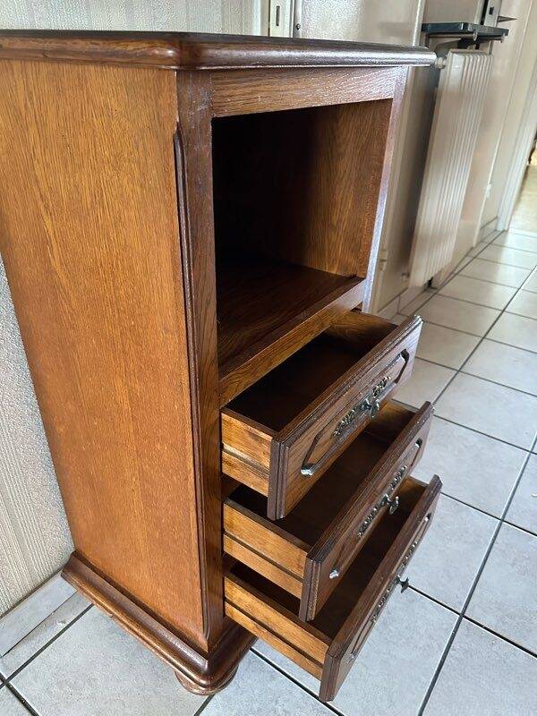Bedside table in oak – rustic style