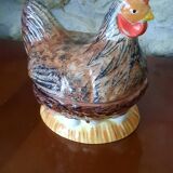 Poule terrine en barbotine signée M. Caugant