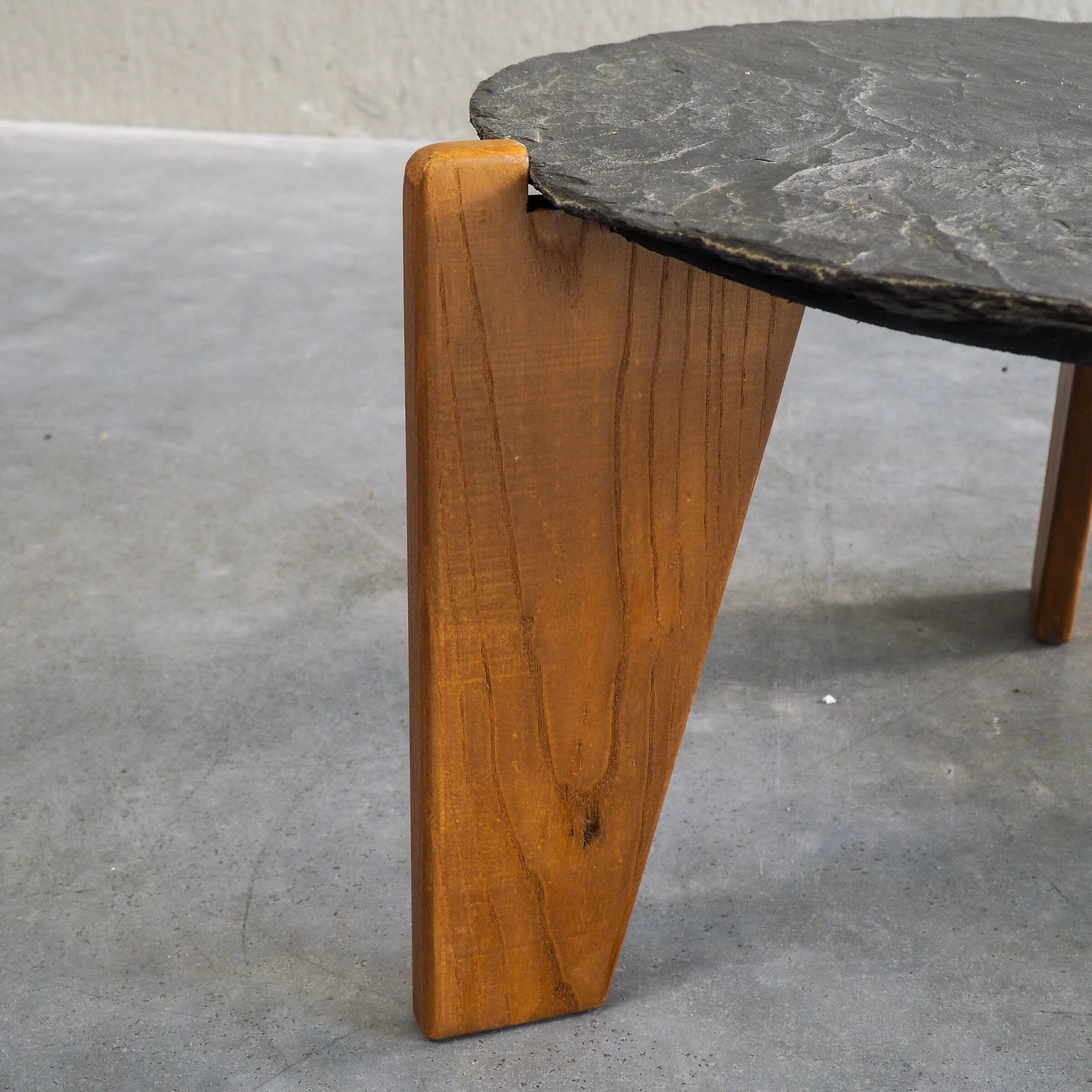 2 tables d'appoint en ardoise et bois de pin de style brutaliste