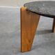 2 tables d'appoint en ardoise et bois de pin de style brutaliste