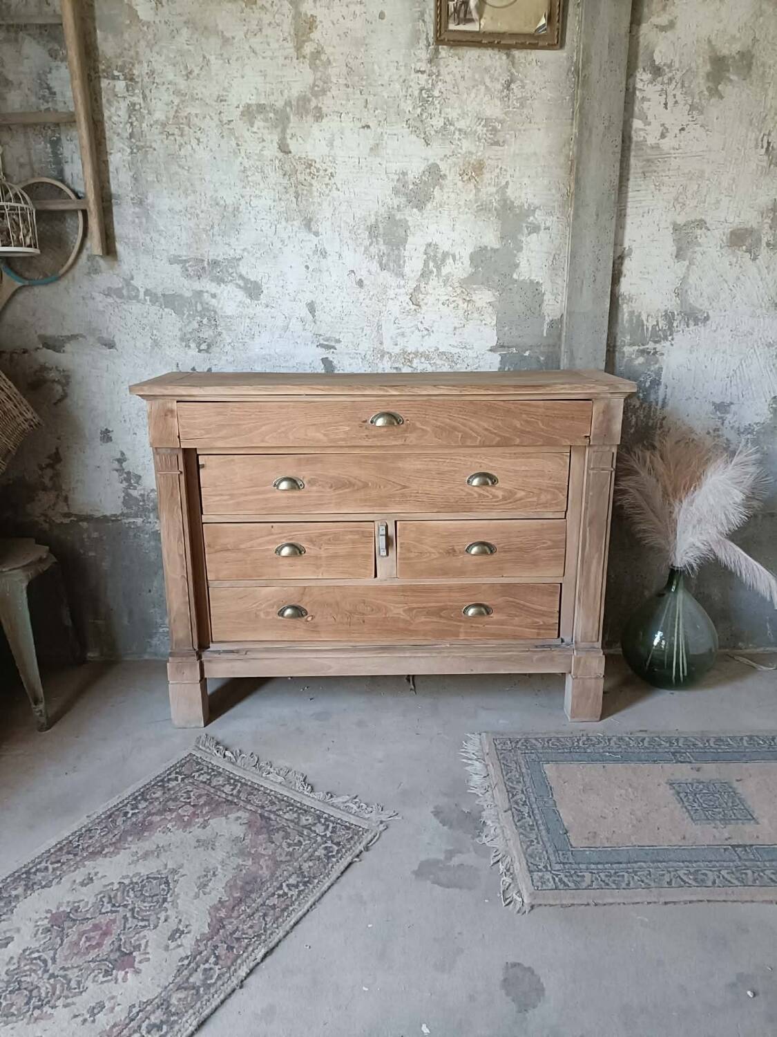 Wooden chest of drawers