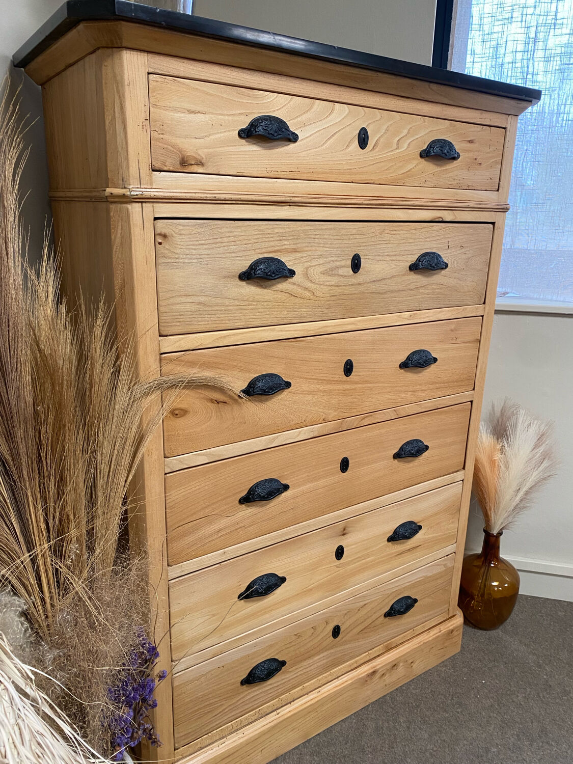 Chest of drawers, dresser