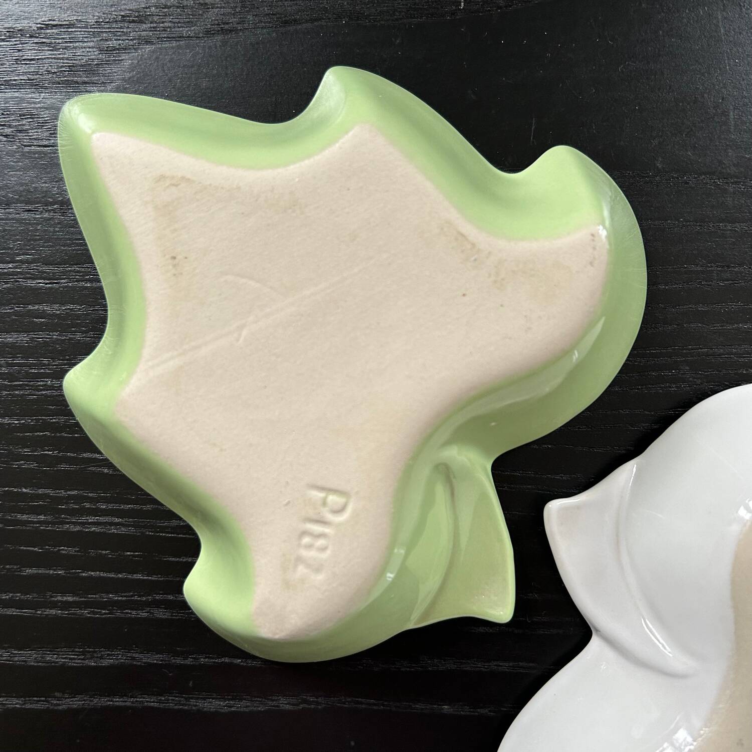 Pair of leaf-shaped dishes