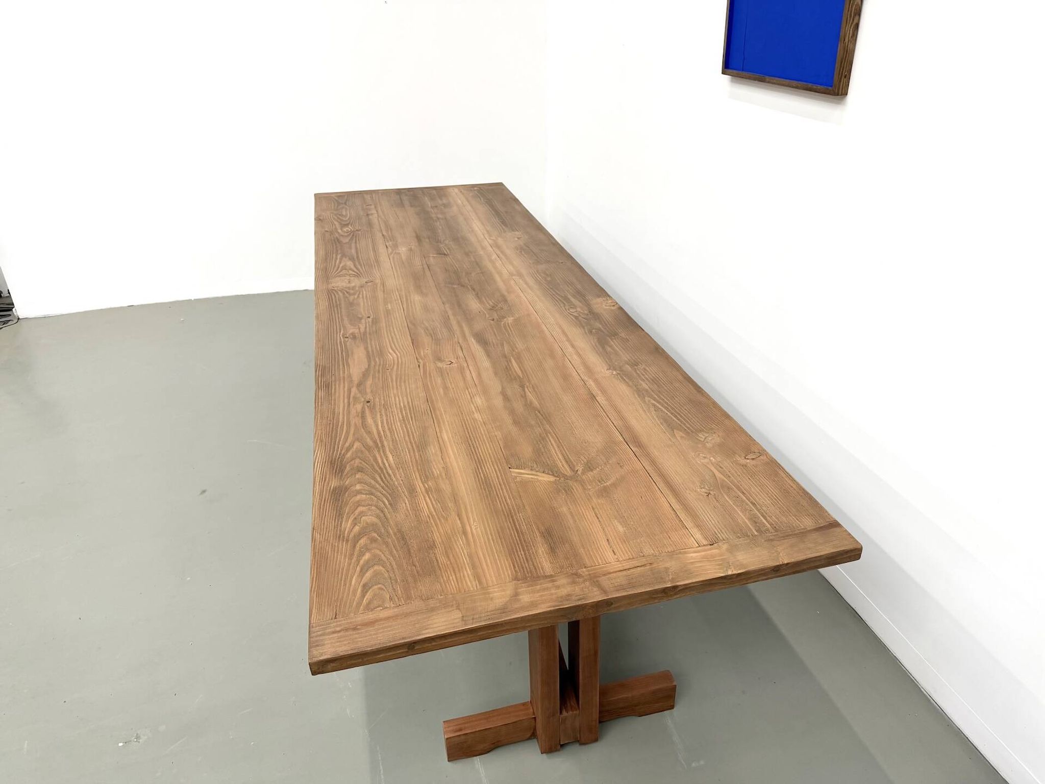 Refectory table in solid pine and beech, with X-shaped legs.