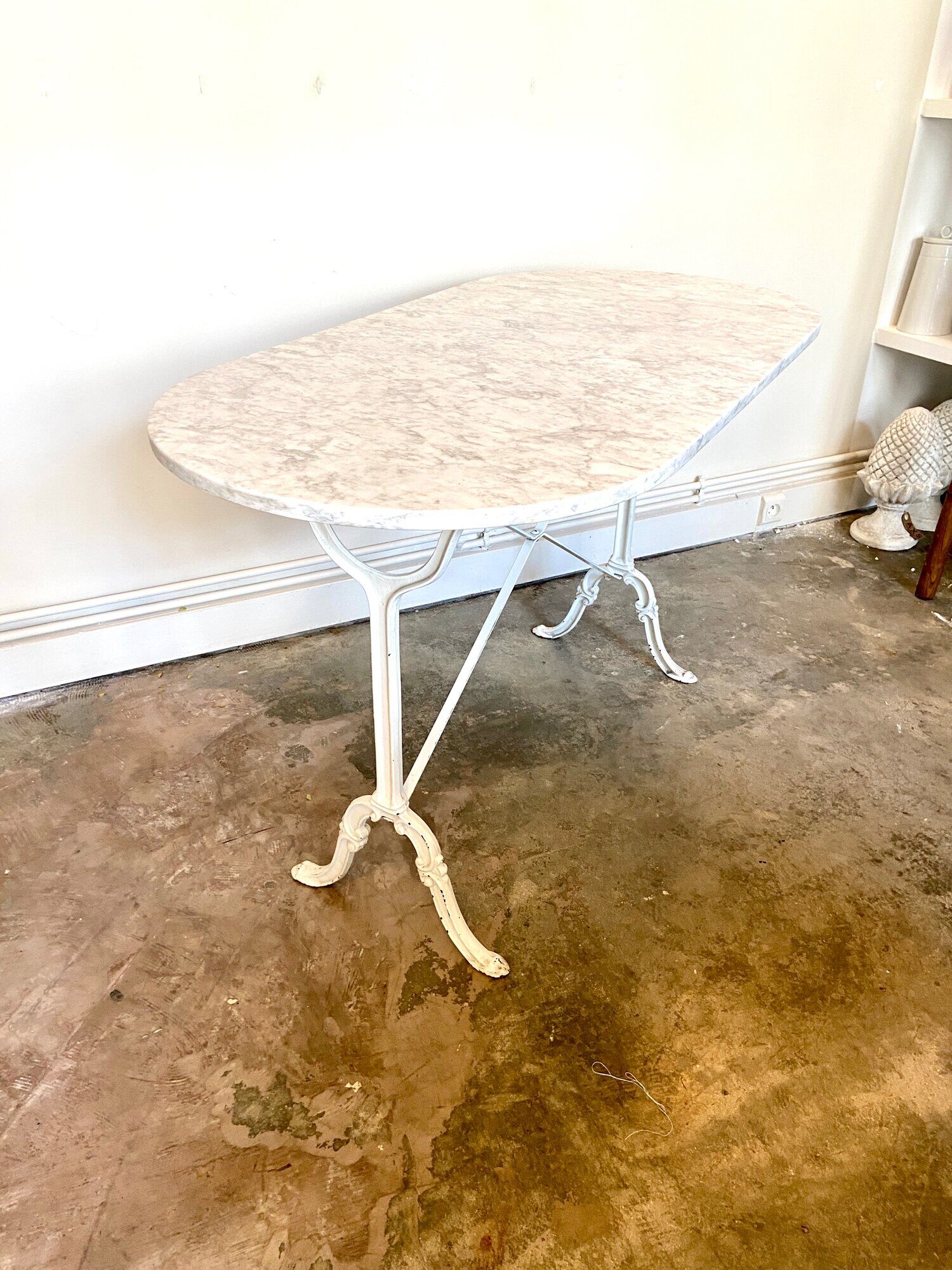 Bistro table in grey marble and white ☐ cast iron 120 x 60 cm