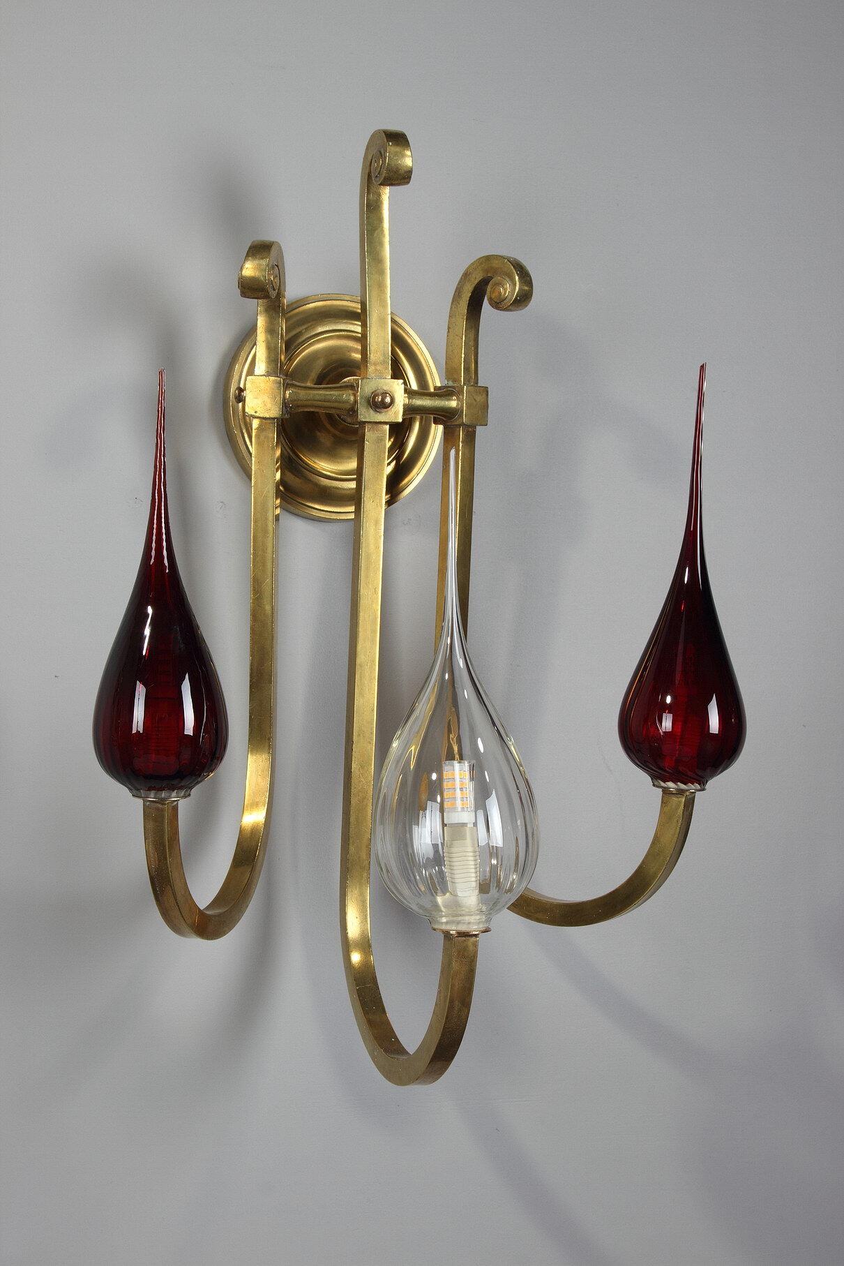 Golden brass wall lamp from the Art Deco period