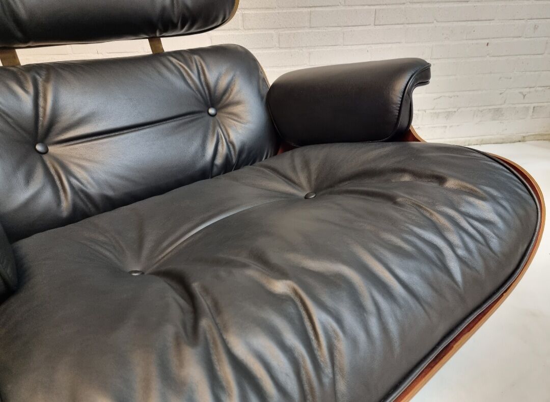 Eames Lounge chair & ottoman by Charles & Ray Eames for Herman Miller