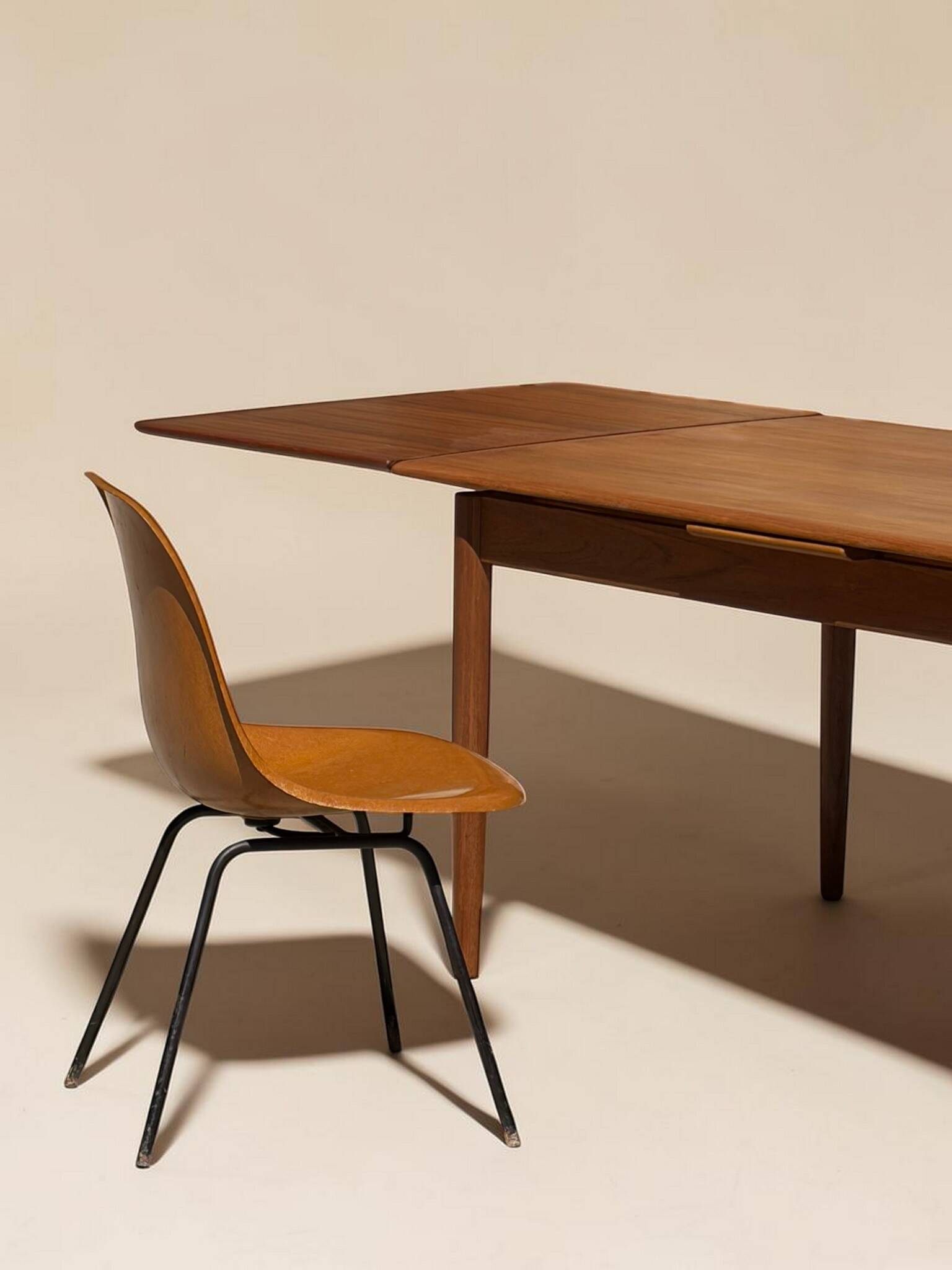 Dining table in teak Samcom