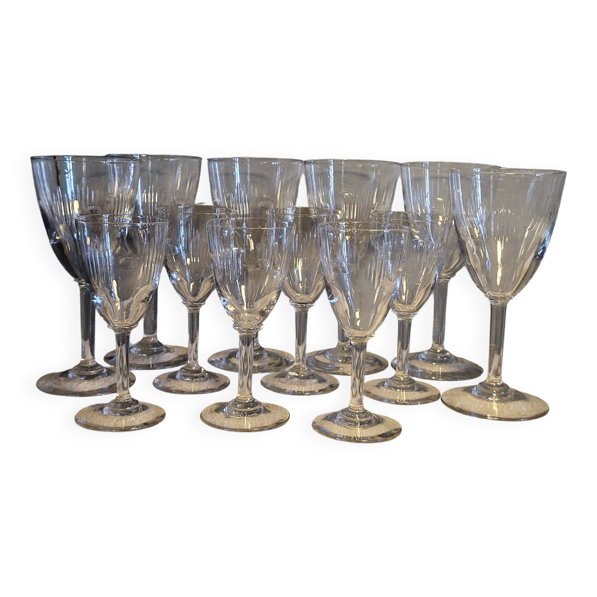 12 glasses - 6 water - 6 wine - Small carved decoration - Period 1900