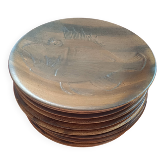 12 Assiettes plates en grés camaieu de beige /marron. Chantilly. France.Motif Poissons.