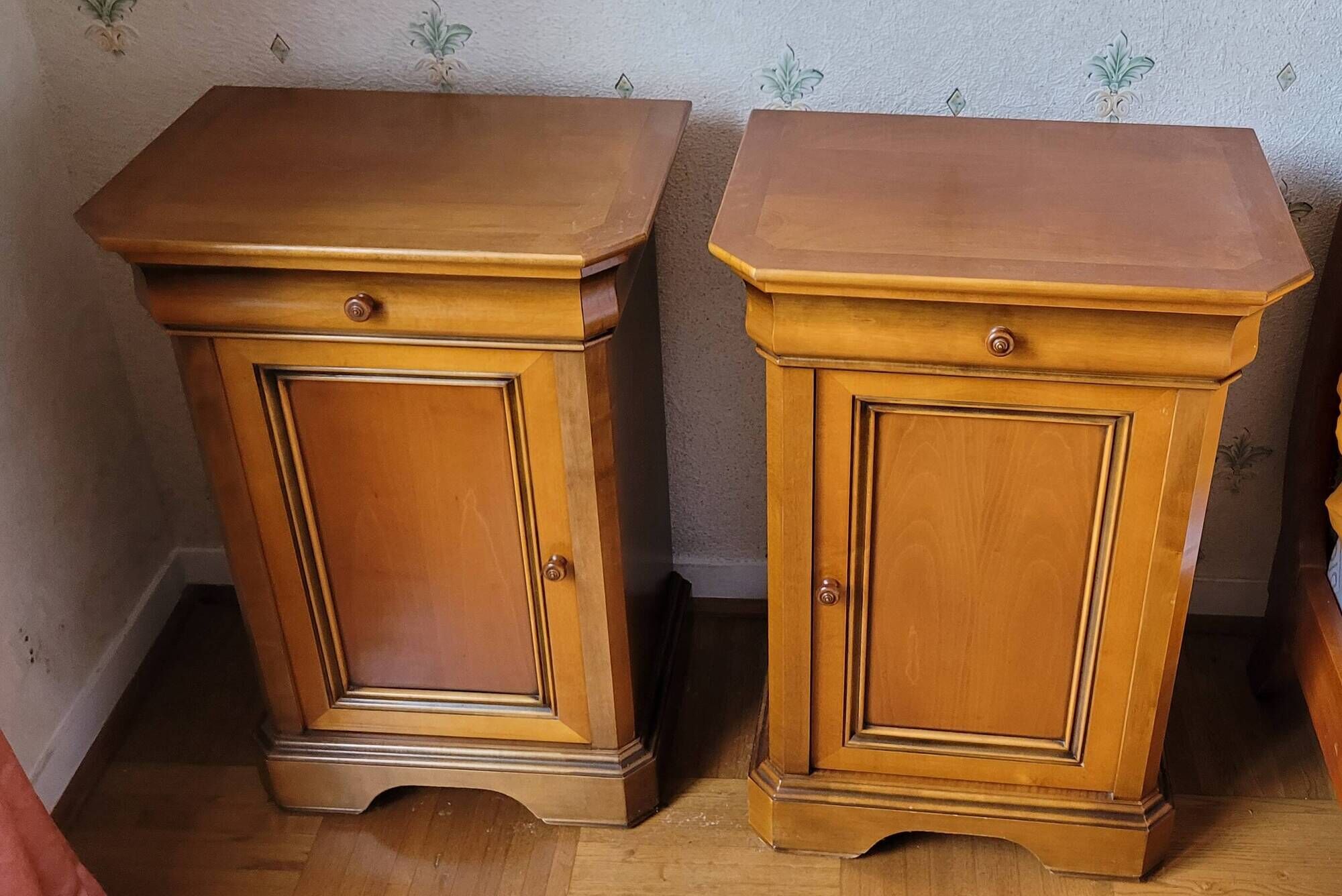 Set of 2 Bedside Tables